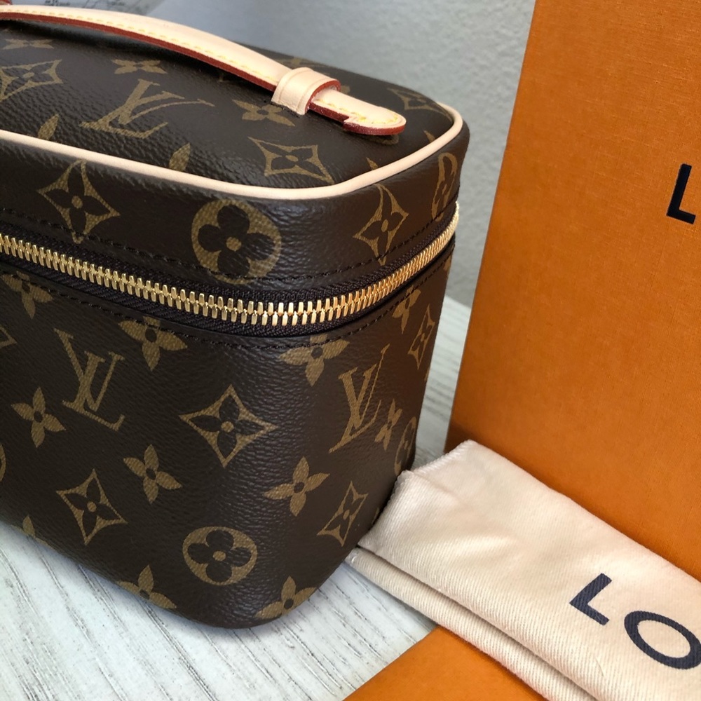 Bnib Louis Vuitton nice mini monogram bag cosmetic - Picture 3 of 11